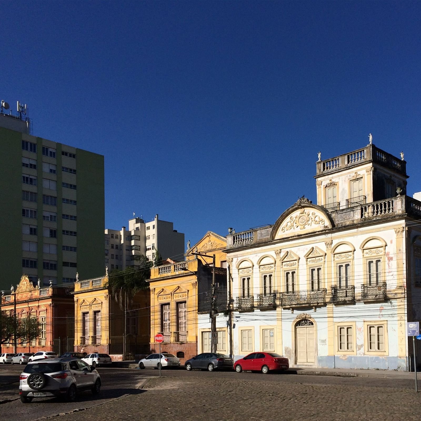 Casarões históricos da Praça Coronel Pedro Osório, no Centro de Pelotas